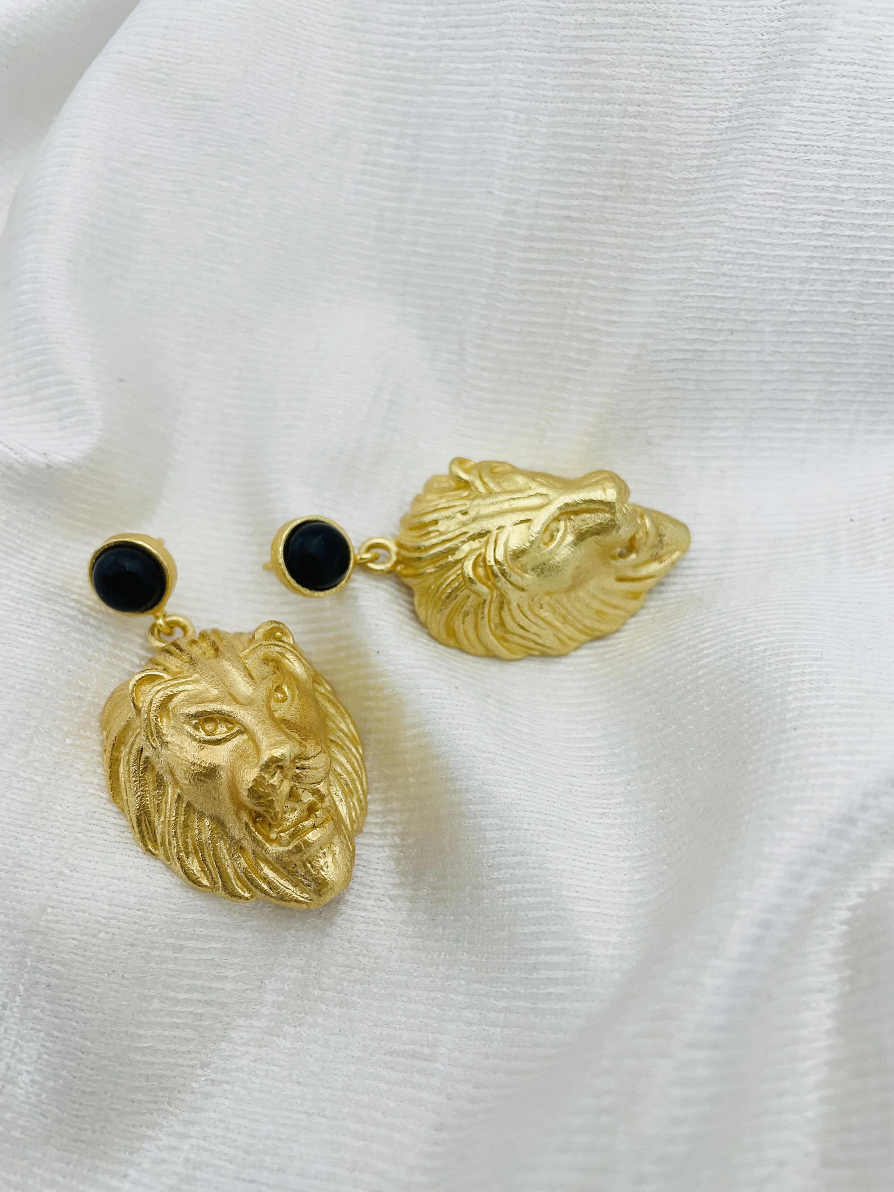 Gold plated Lion Face Design Style Black Onyx Gemstone Push Back Drop Earring SKU7368