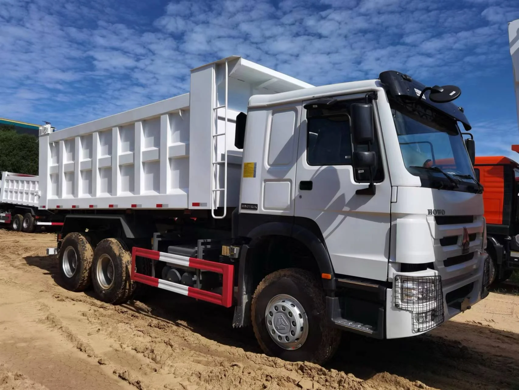 china howo tractor truck heavy duty tractor truck self loader tractor truck square shape cargo box 50 ton capacity