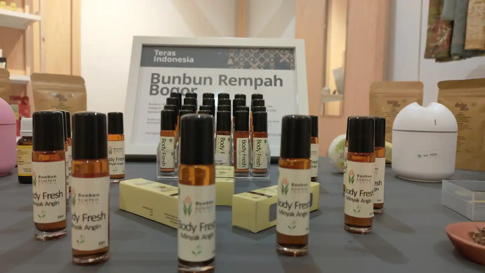 High Quality Premium Health Care Supplies Products Body Fresh Medicated Oil Bottle With Extract Ginger Lemongrass And Olive Oil