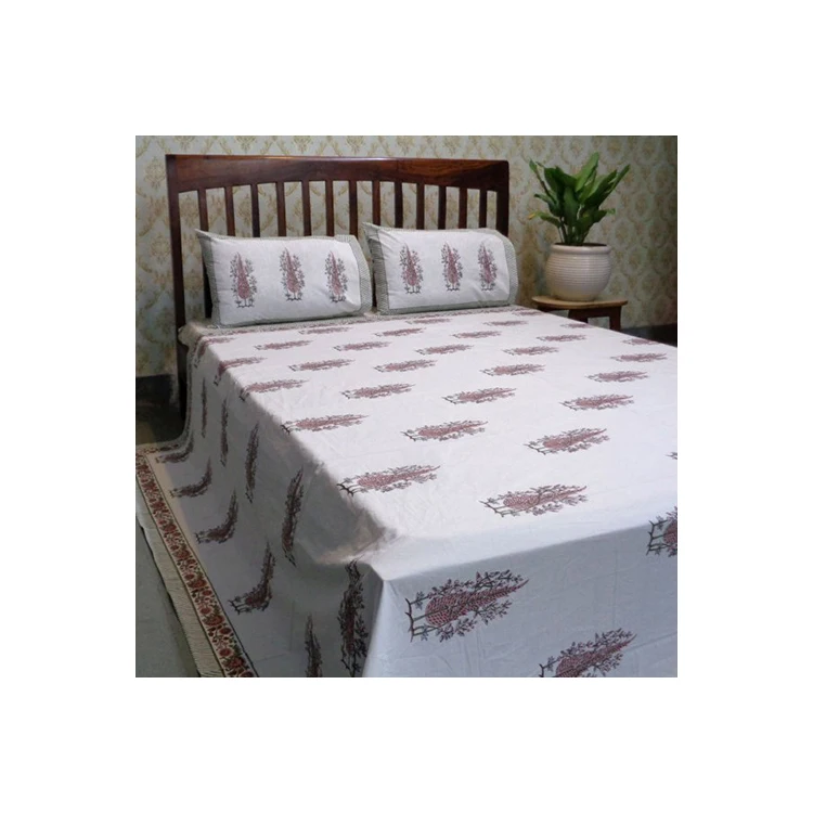 Вязаное покрывало с вышивкой