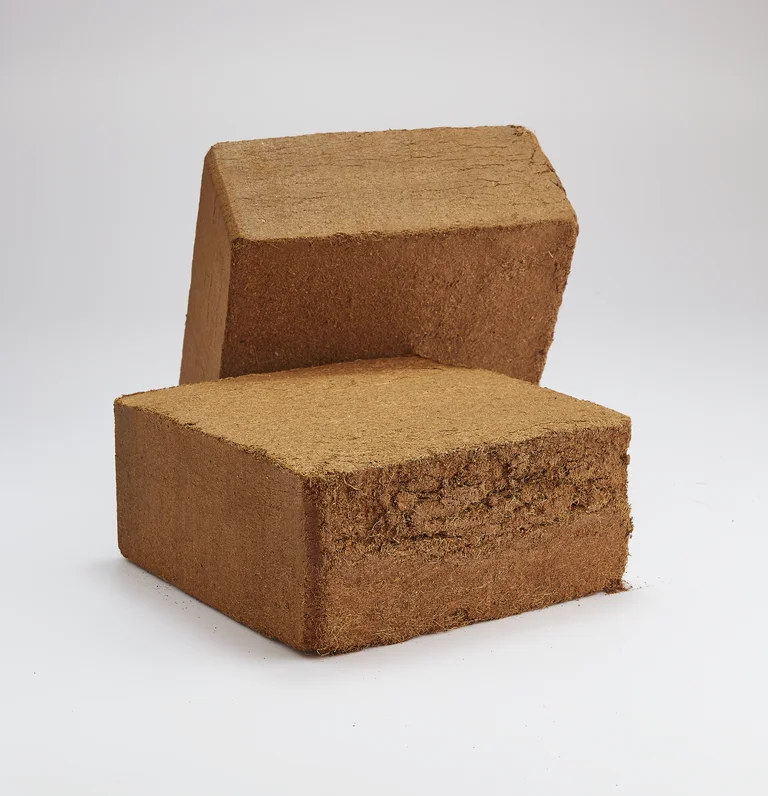 Sustainable Agricultural product 5kg Cocopeat block made from natural coir-pith 2024 exporters of original coconut substrates
