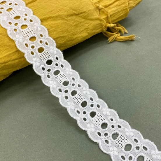 Manufactures Wholesale Cheap Price Indian Embroidery Lace Fabric White Embroidery Cotton Trim Lace For Sewing