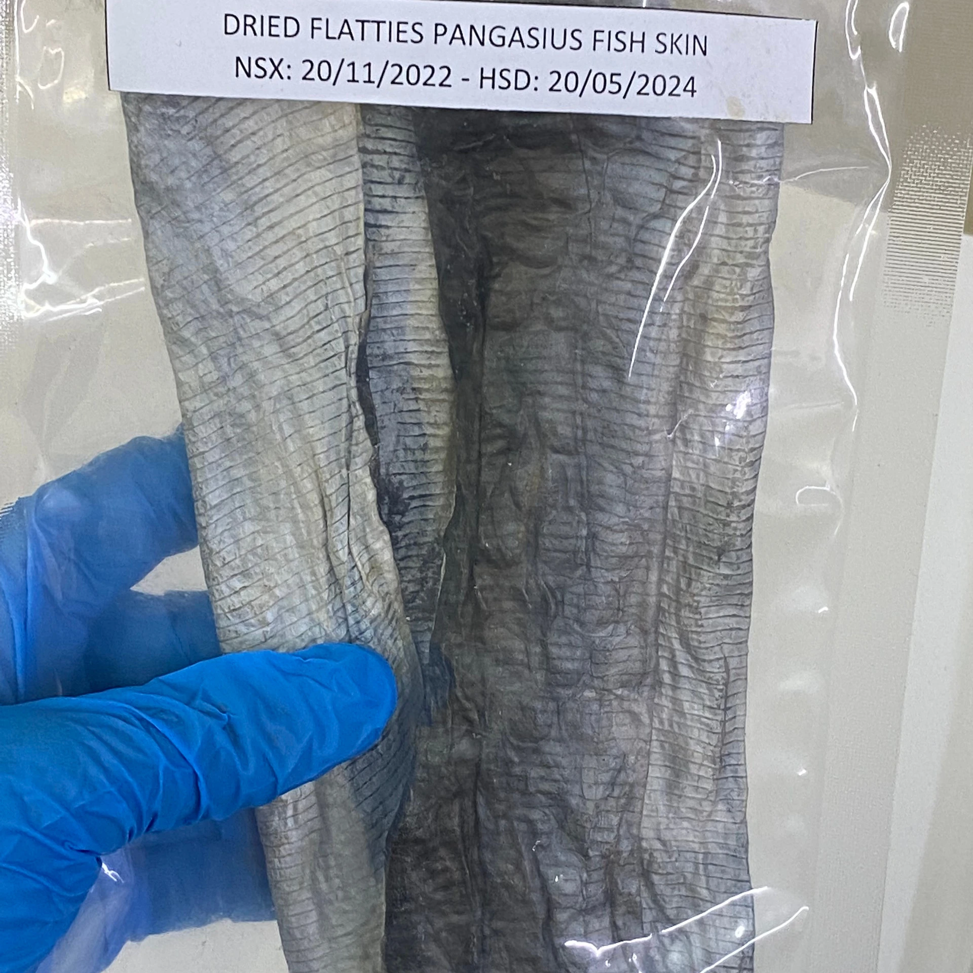 Натуральная сушеная Кожа Лосося рыбы жевательные лакомства для собак из Вьетнама