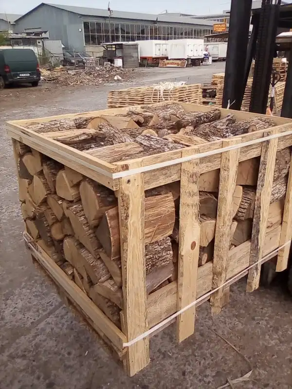 DRIED FIREWOOD TIMBER ON PALLET BOXES 10-20% MOISTURE