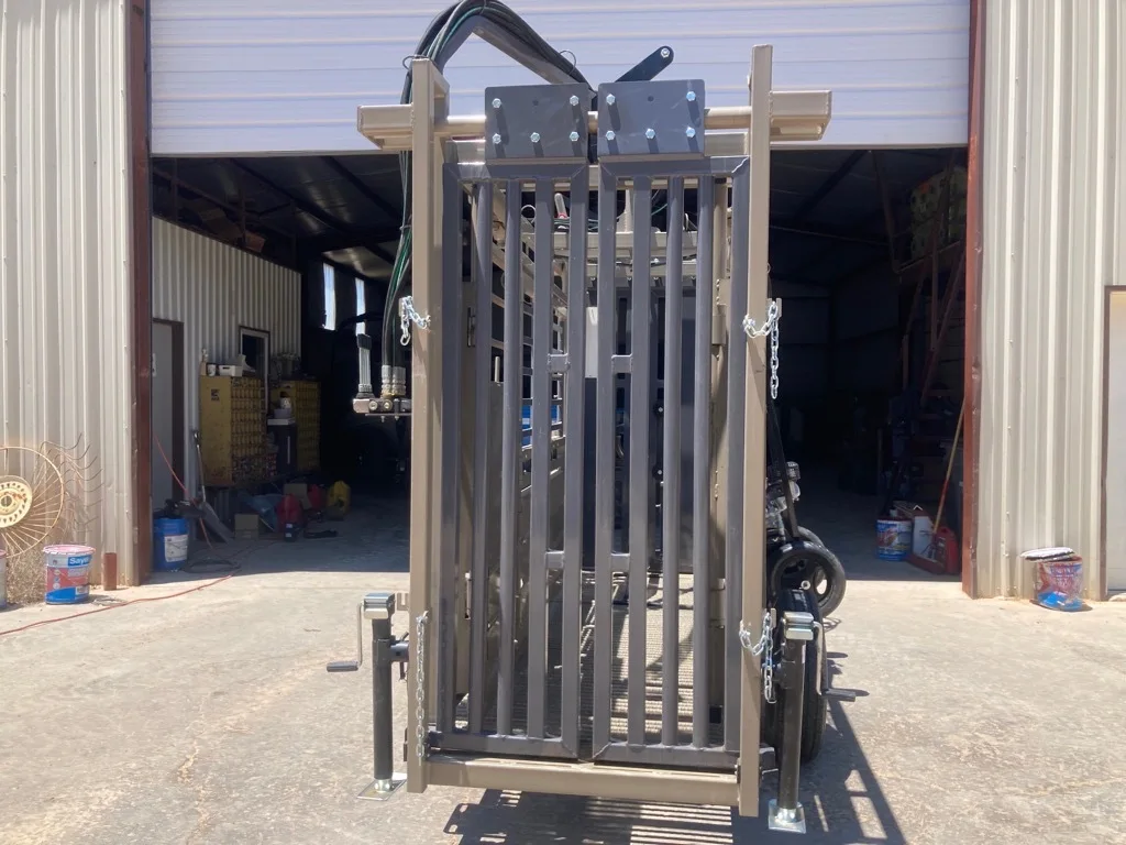 New 2024 Circle T Chutes Hydraulic Squeeze Chute for Sale