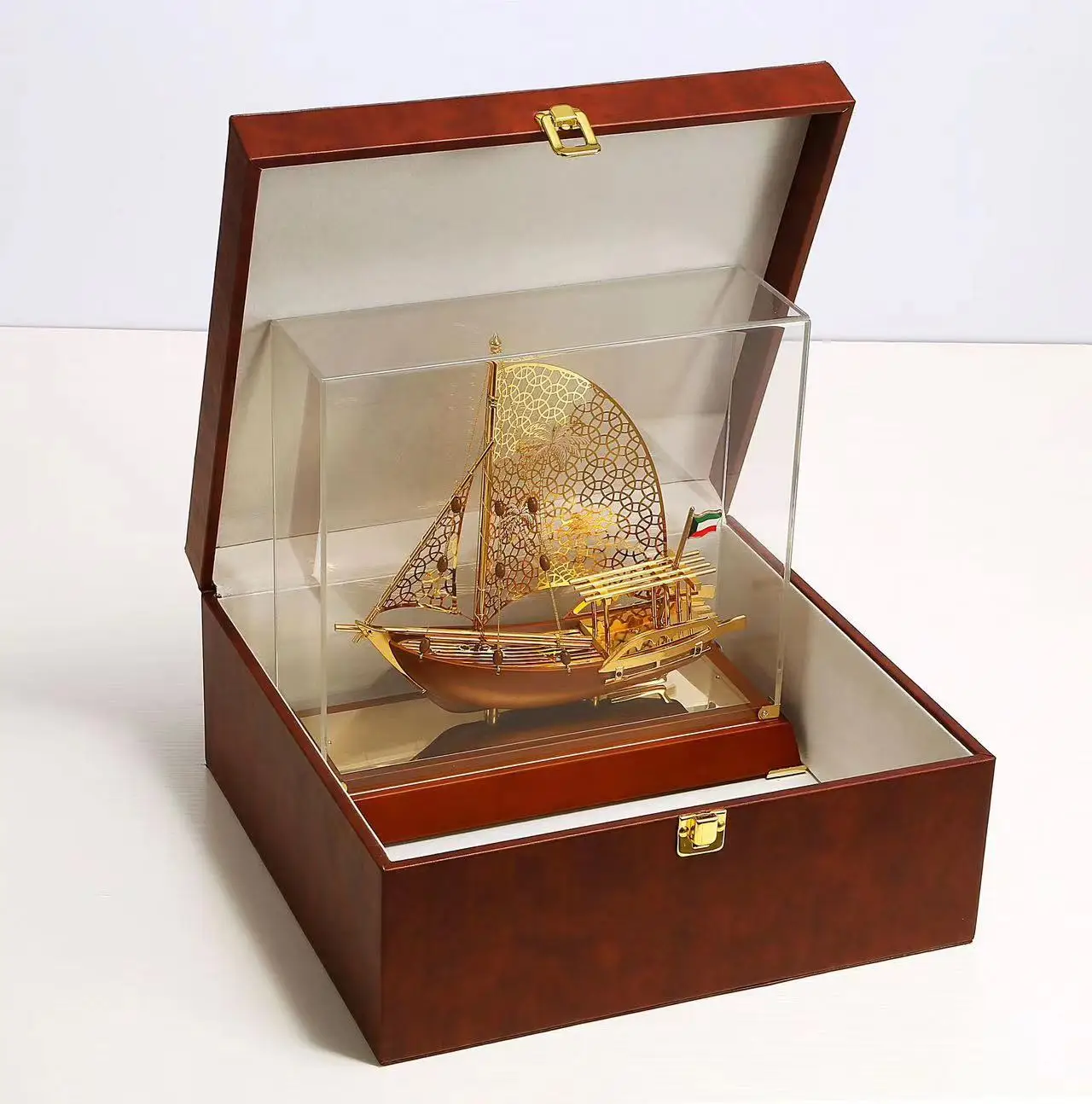 Saudi Arabia Business Metal Alloy Sailboat Model Ornament