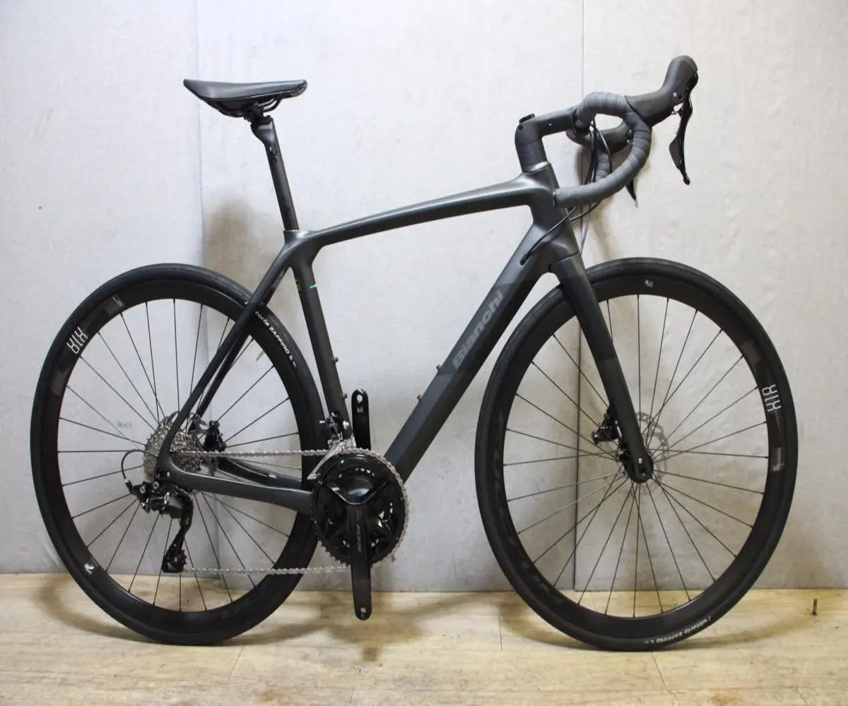 High Quality Second Hand Bianchi Road Racing Bicycle from Japan Shimano Shifter Aluminum and Steel Fork Disc Brake System