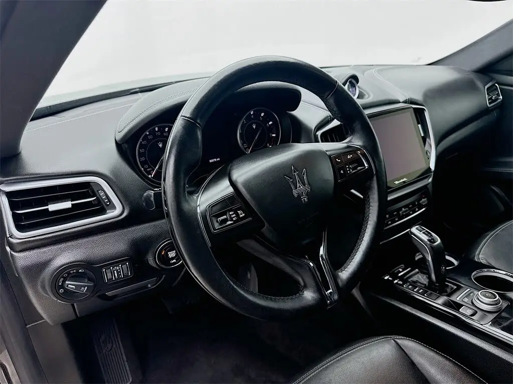 Подержанные автомобили Maserati Ghibli-S 2021 года задний привод 8-ступенчатая автоматическая коробка передач 424 л.с. 3-литровый V6