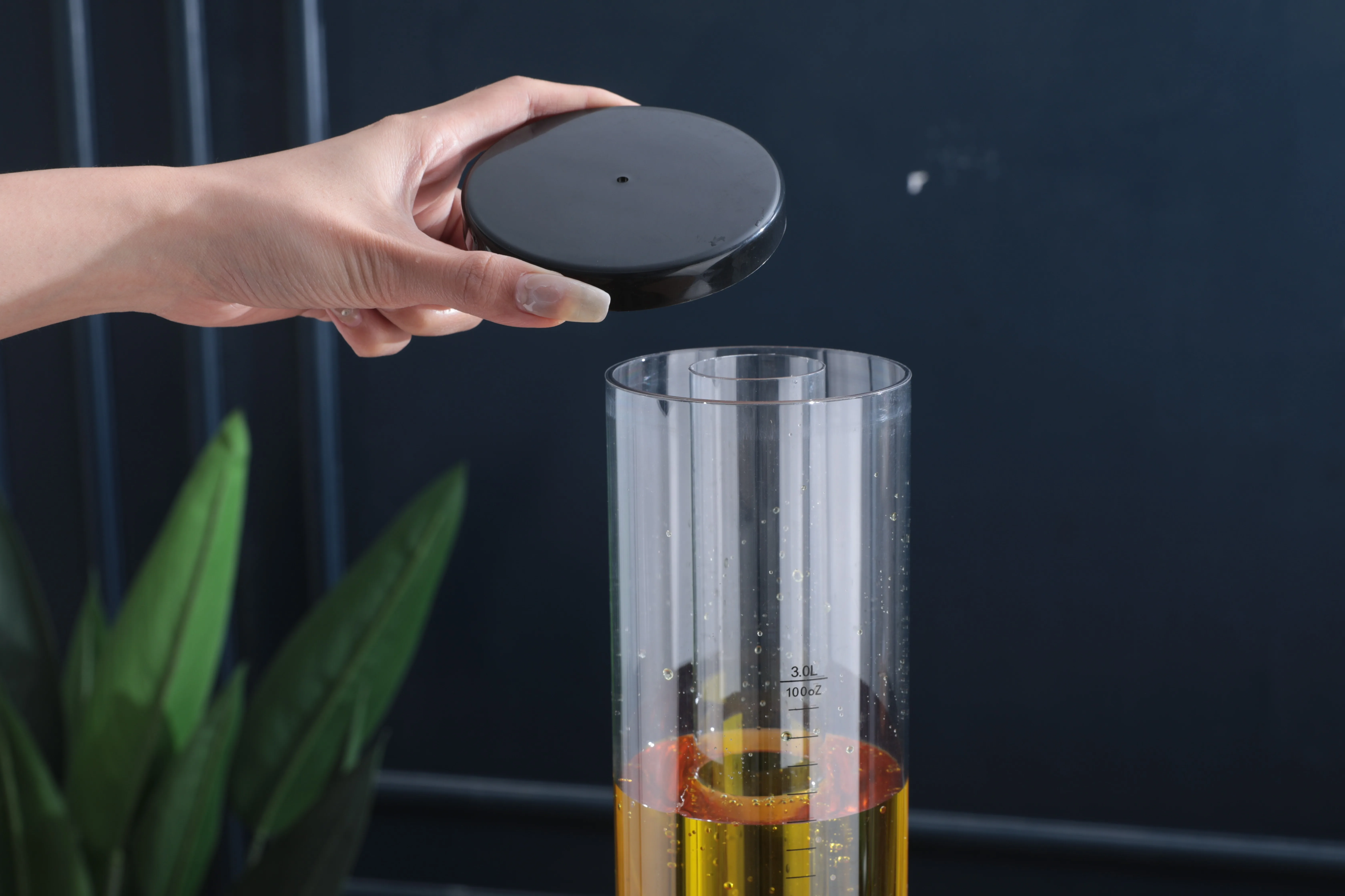 Hot sale Clear Beverage Tower juice Dispenser With Ice Tube 3L Beer Tower Dispenser