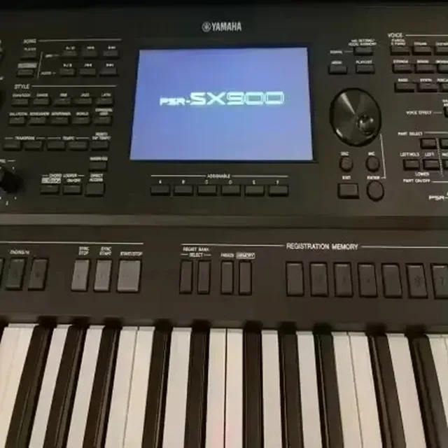 Yam-aha PSR-SX900 Arranger Workstation