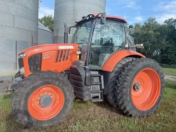 Довольно использованный Kubota M7.171 с хорошим состоянием для продажи