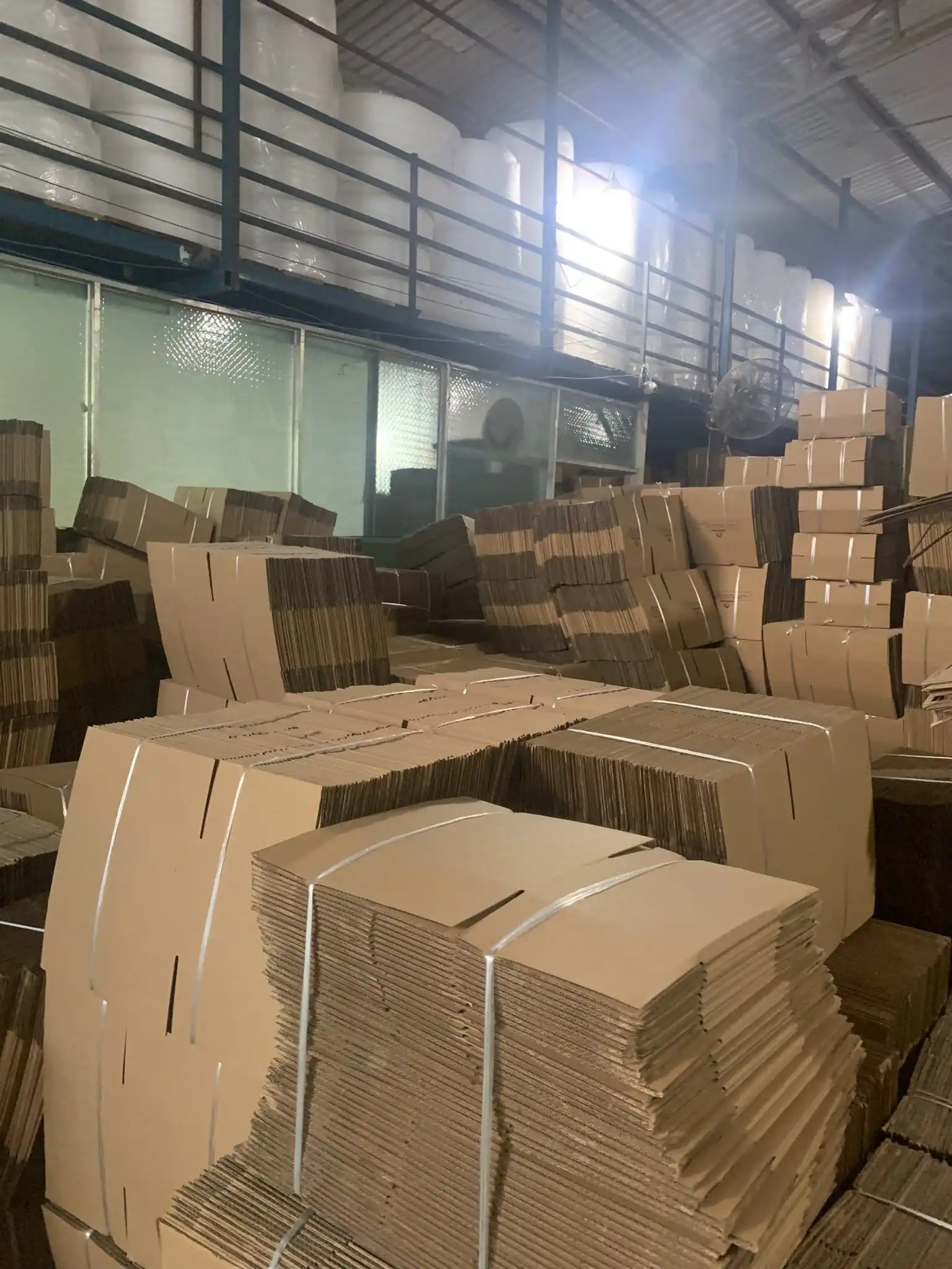 Оптовая продажа большие коробки из гофрированного картона упаковочные по индивидуальному заказу переработанные картонные складные 3 слоя 5 слоев