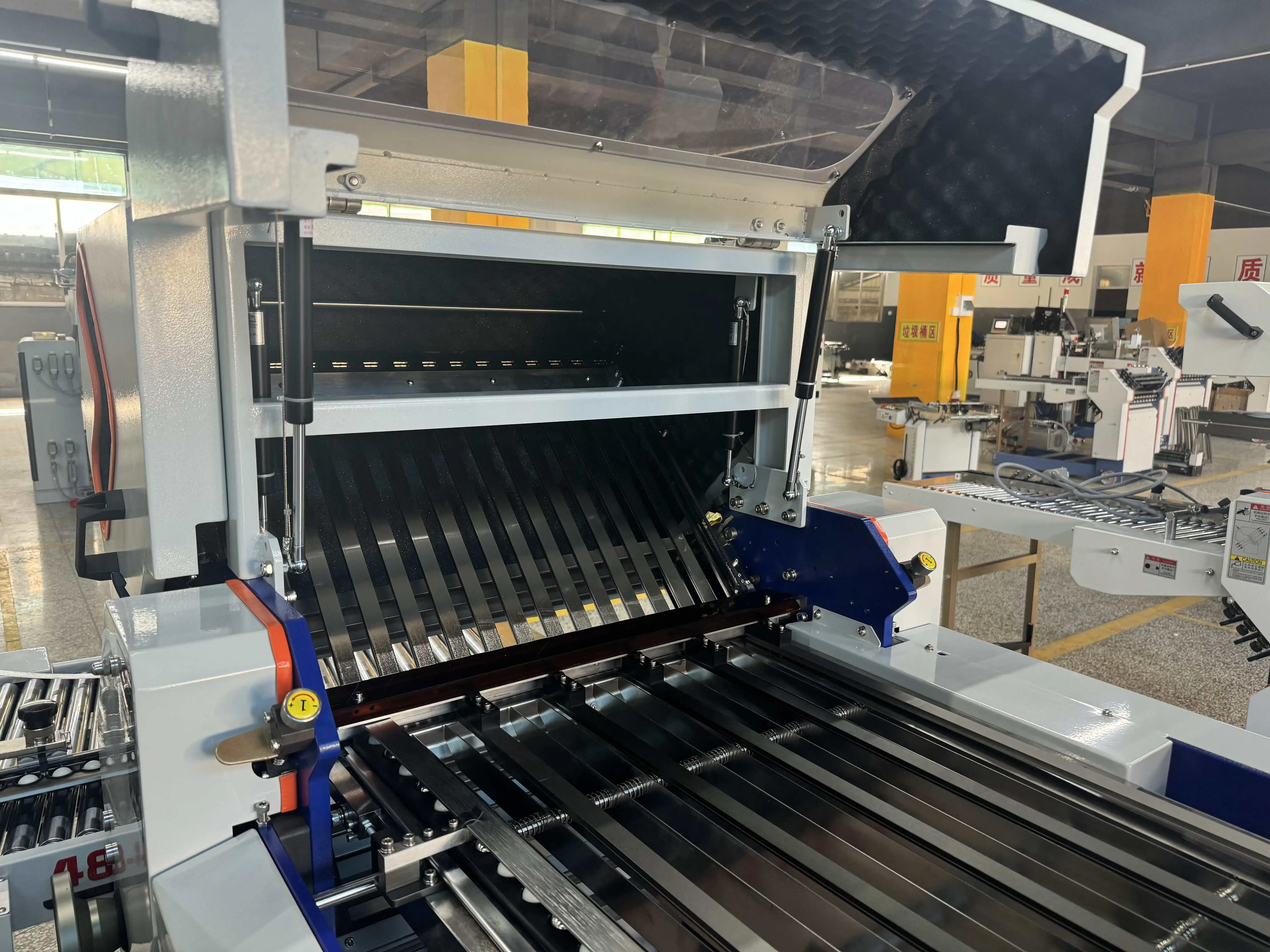 Industrial Wide Format Paper Folding Machine With Flat Pile Feeder With Cross Folder For Brochure Instruction Manual Booklet