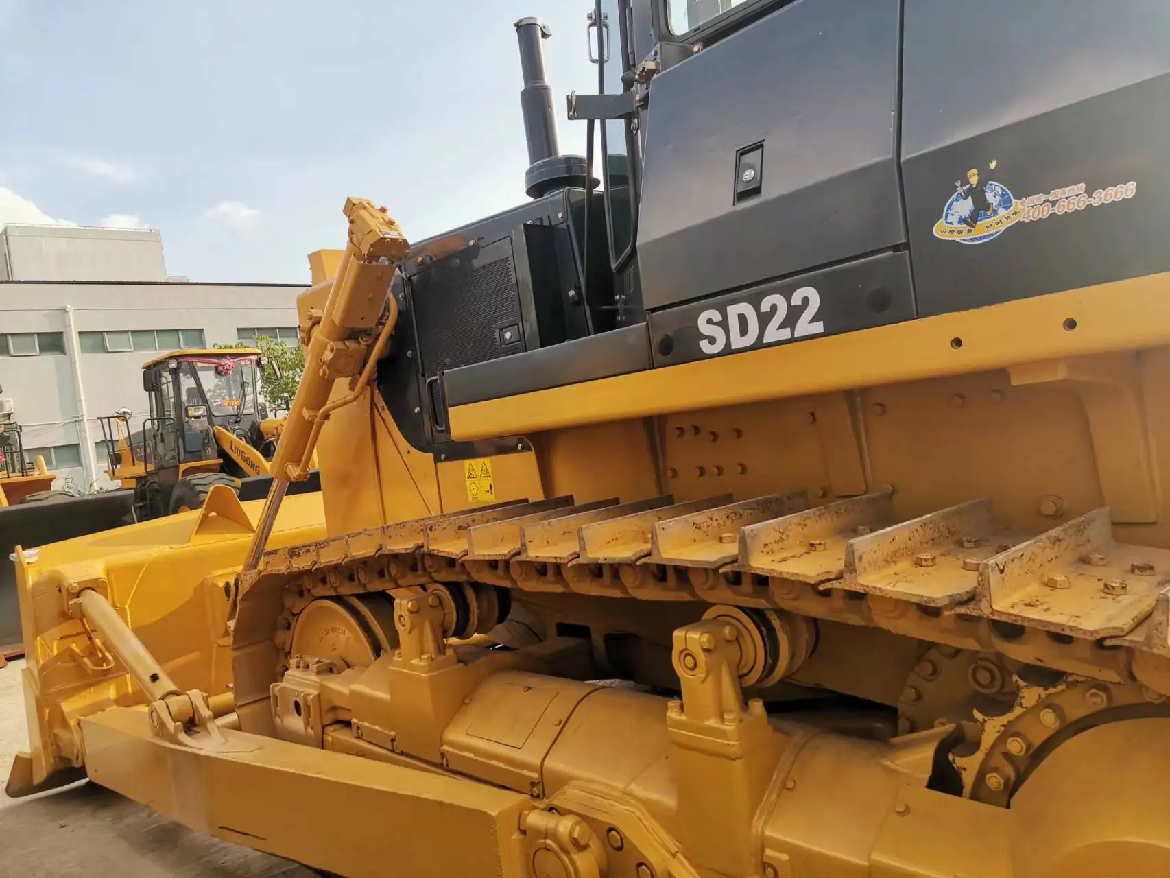 Used bulldozer Shantui SD22 standard dozer machine high performance multi-functional track-type tractor for kinds of earthwork