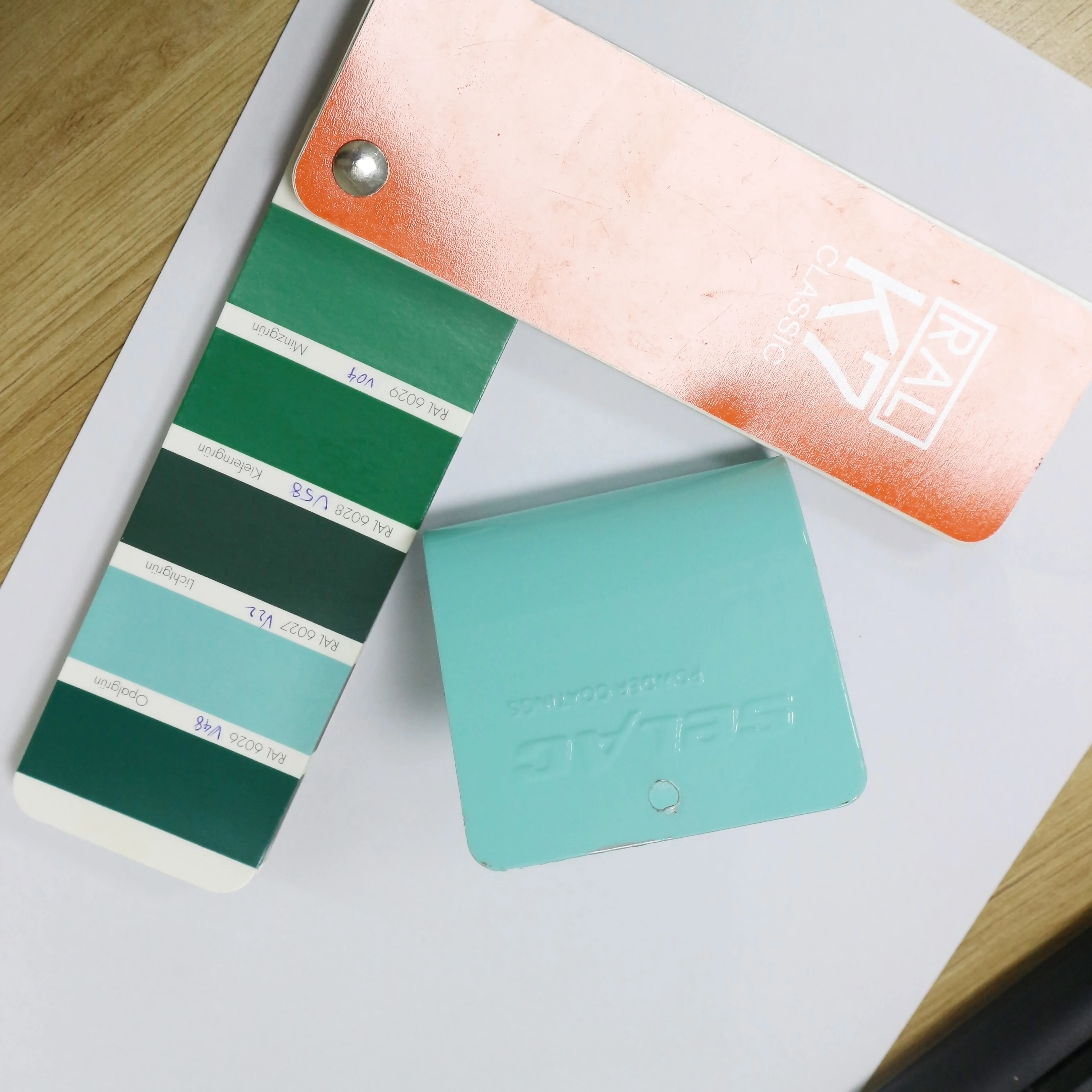 Free Sample Support ODM OEM Manufacturer Electrostatic Powder Coating Spray Paint for Aluminum