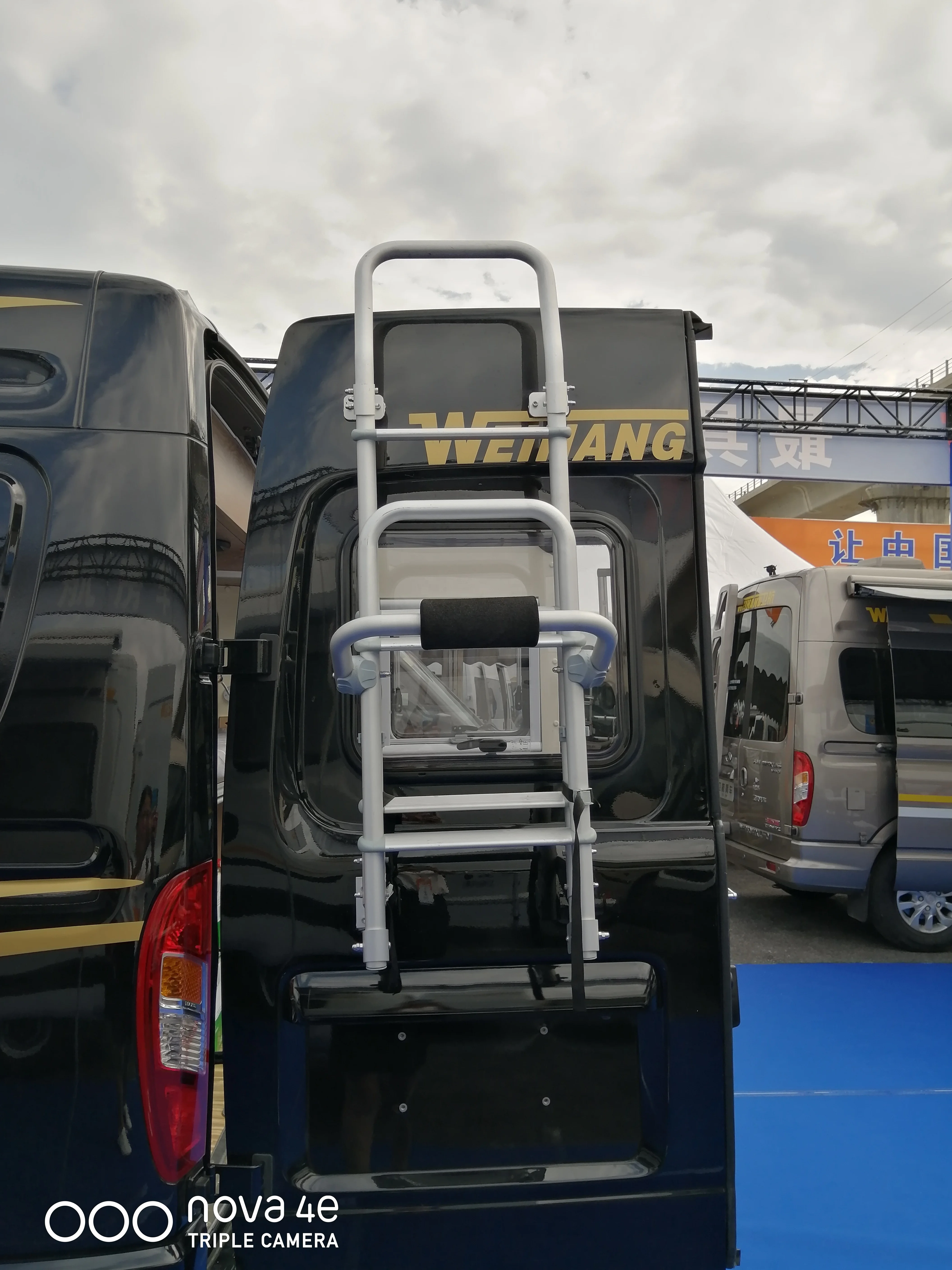 Easy-to-install Rear Folding RV Ladder Motorhomes Accessory