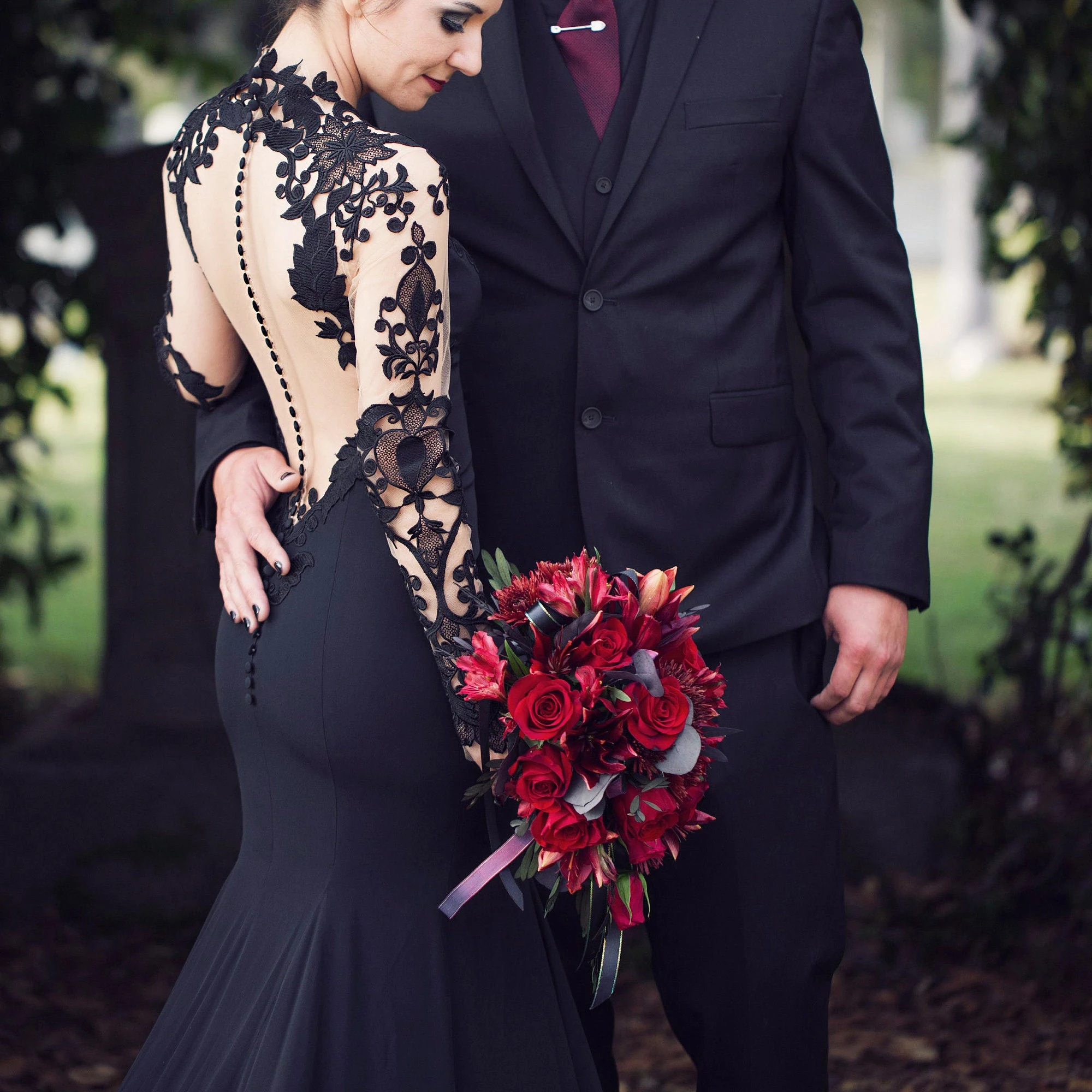 Gothic Style Court Train Wedding Robe Capped Long Sleeve Wedding Dress Black Illusion Sexy Backless Mermaid Lace Bridal Gowns