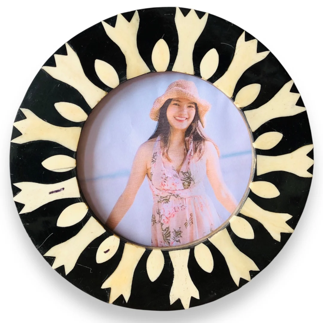 Handcrafted Wooden Picture Frame Elegant & Durable Vintage Style Wooden Photo Frame Beautifully Crafted for Your Photos