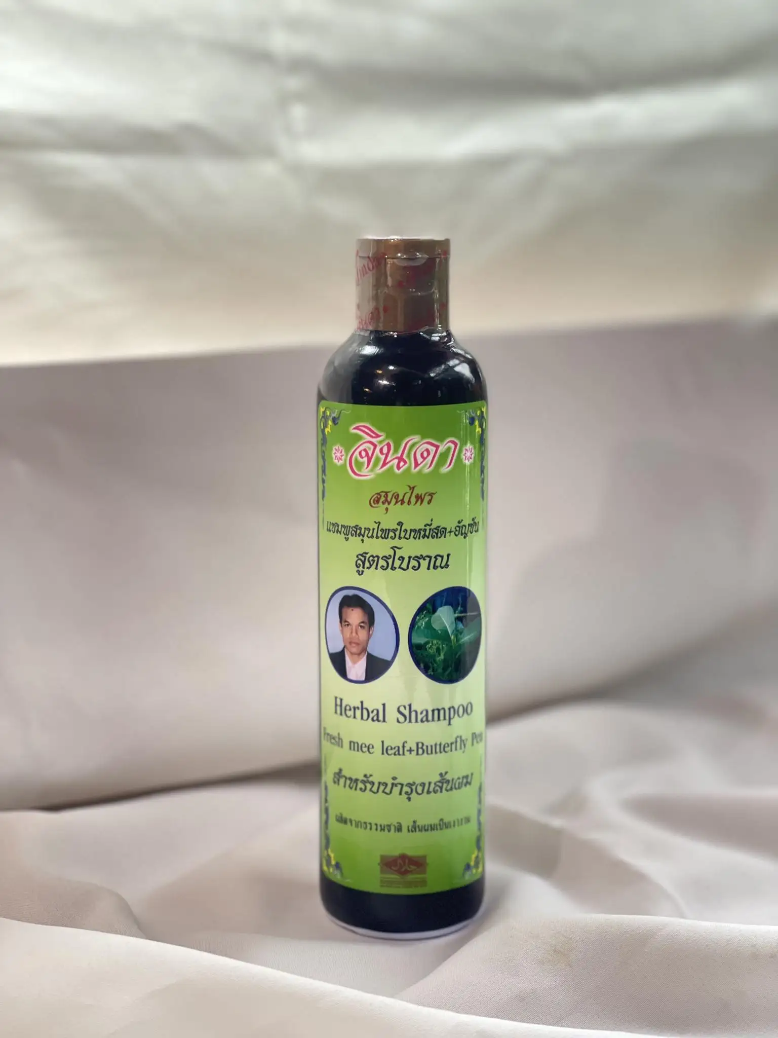 JINDA Herbal Hair Loss Prevention Shampoo 250ml Infused with Anthocyanin for Stronger Hair with Mee Leaves & Butterfly Pea