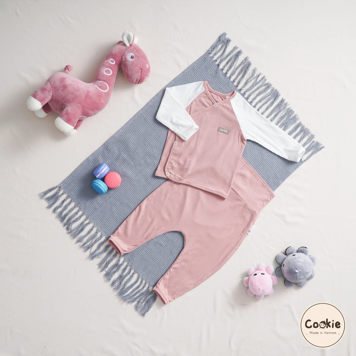 Air-cool Knitwear fabric Vietnam High Quality Newborn Unisex Set with a seamless side cross front top & high-waistband pants