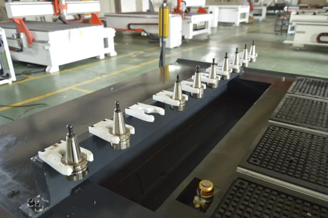 Дешевая цена 4-осевой линейный atc cnc фрезерный станок с ЧПУ для изготовления шкафа