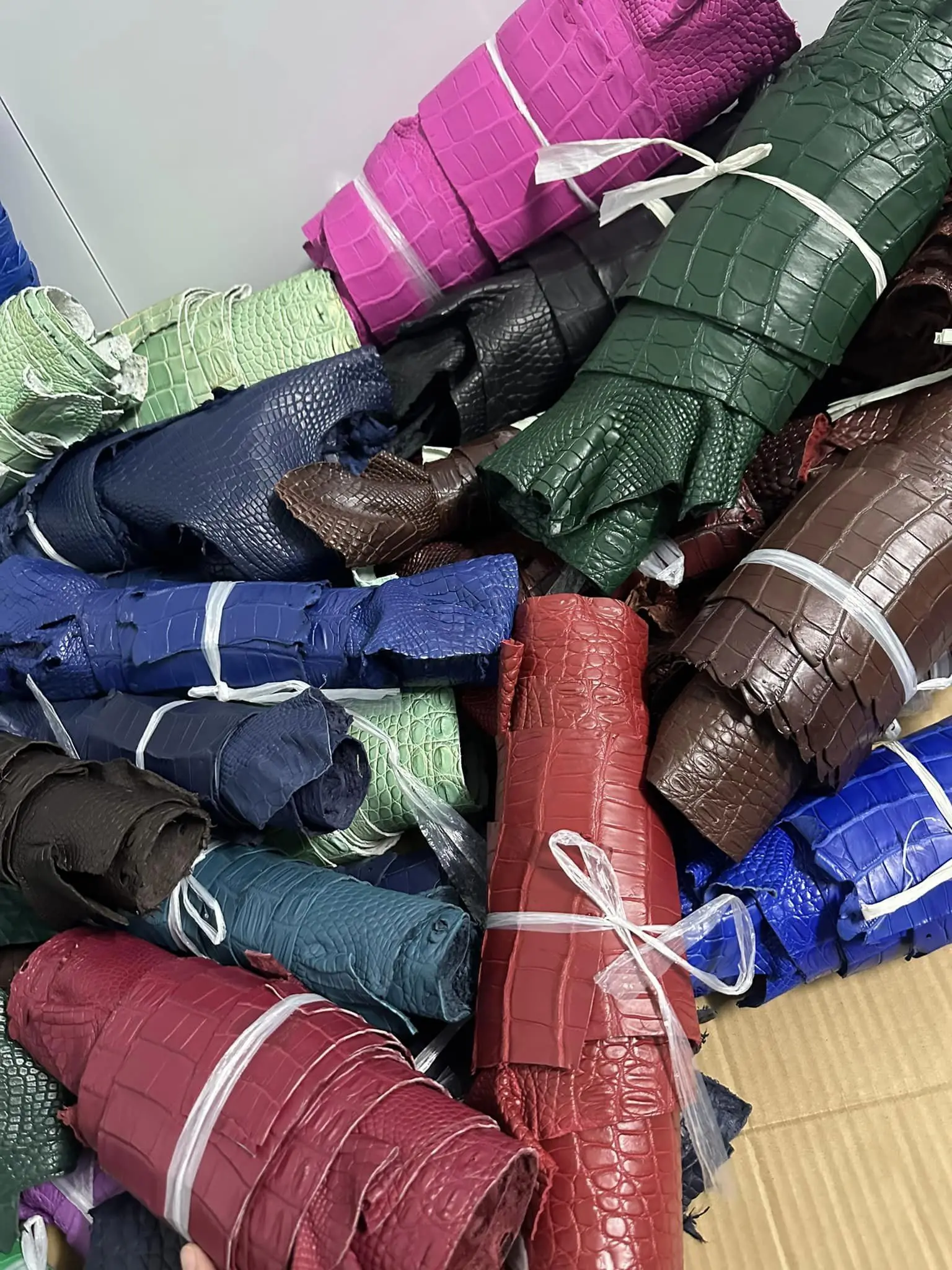 High Quality Tanned Leather Wholesale Genuine Leather Matte Finish Leather Price From Factory