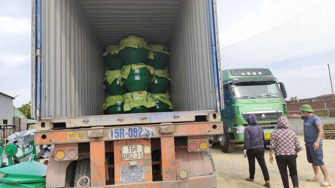 Four wheels type solid or pneumatic cement mini concrete mixer 50 liters in India made in Vietnam match diesel gasoline engine