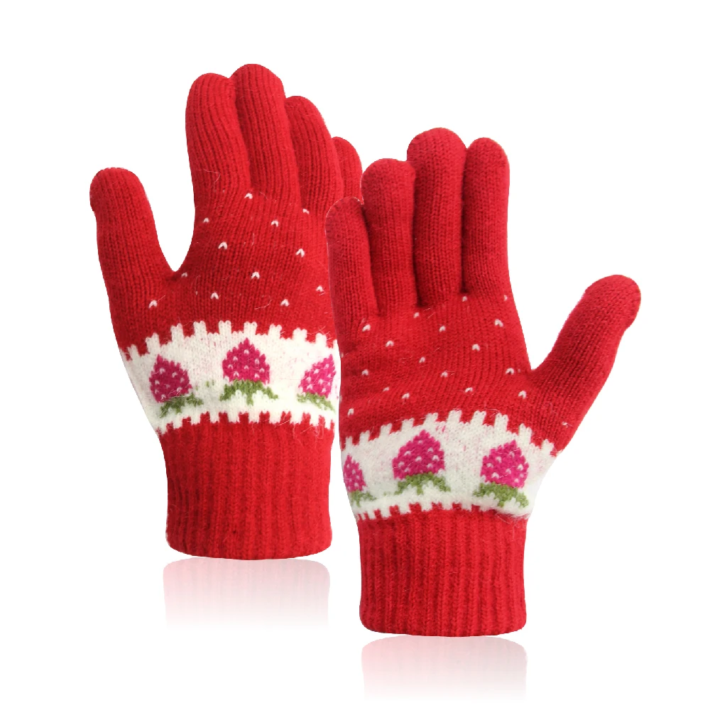 women knitted gloves