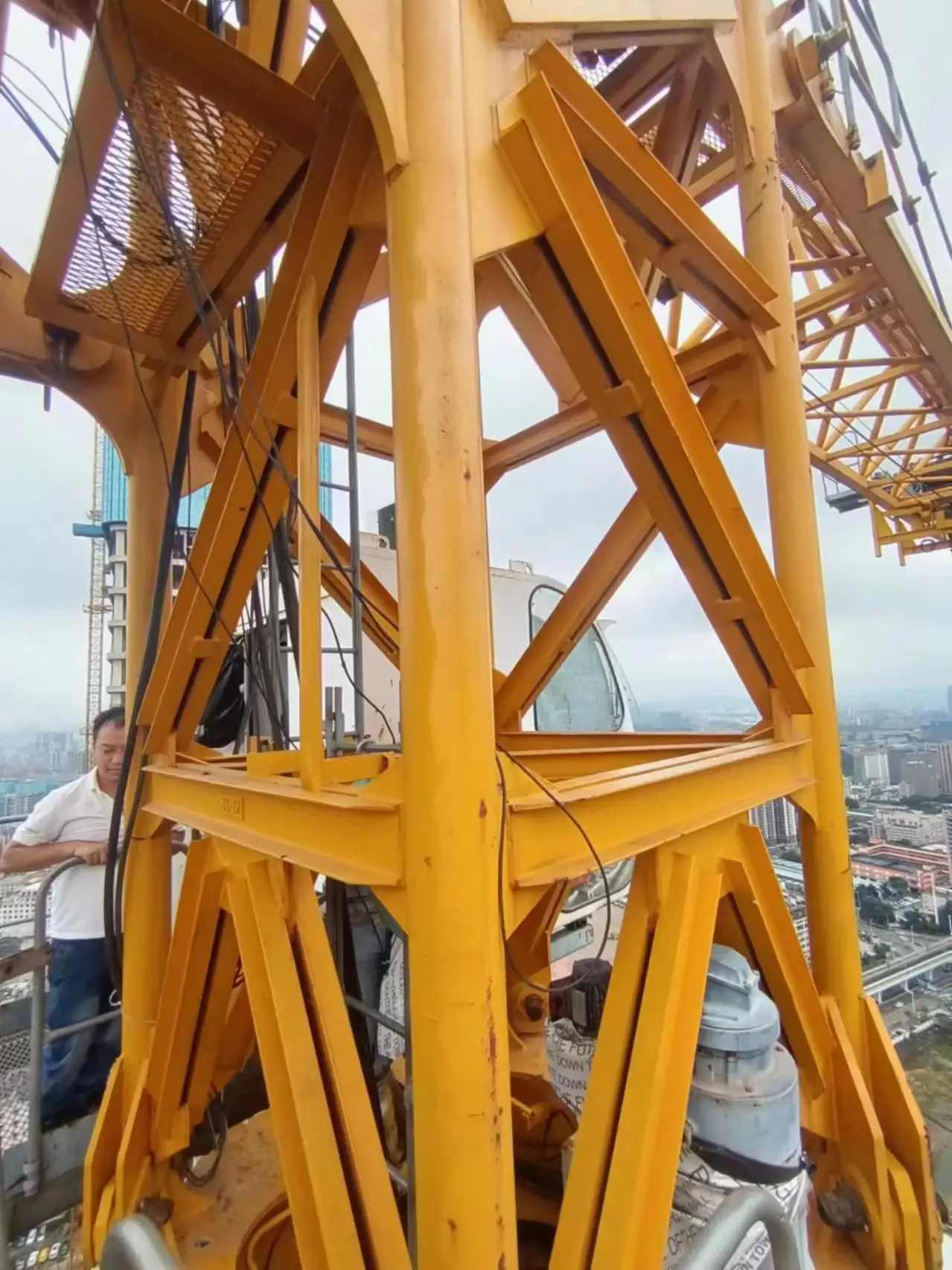 Second-Hand Tower Crane SMC 7030-1656m 6 Ton Tower Crane Cheap in Sale