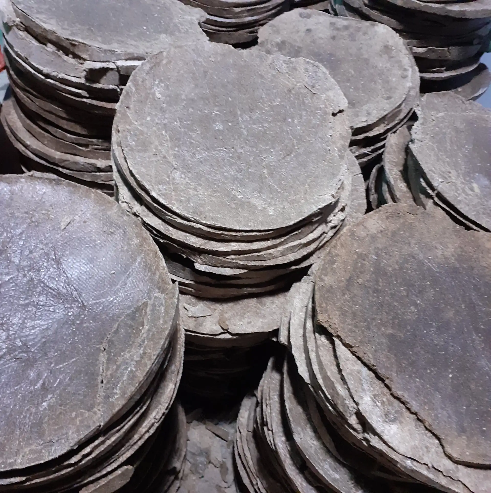 Groundnut oil cake cheapest price for animal feed and fertilizer additive from Vietnam manufacturer/Cheap Vietnam peaut oil cake