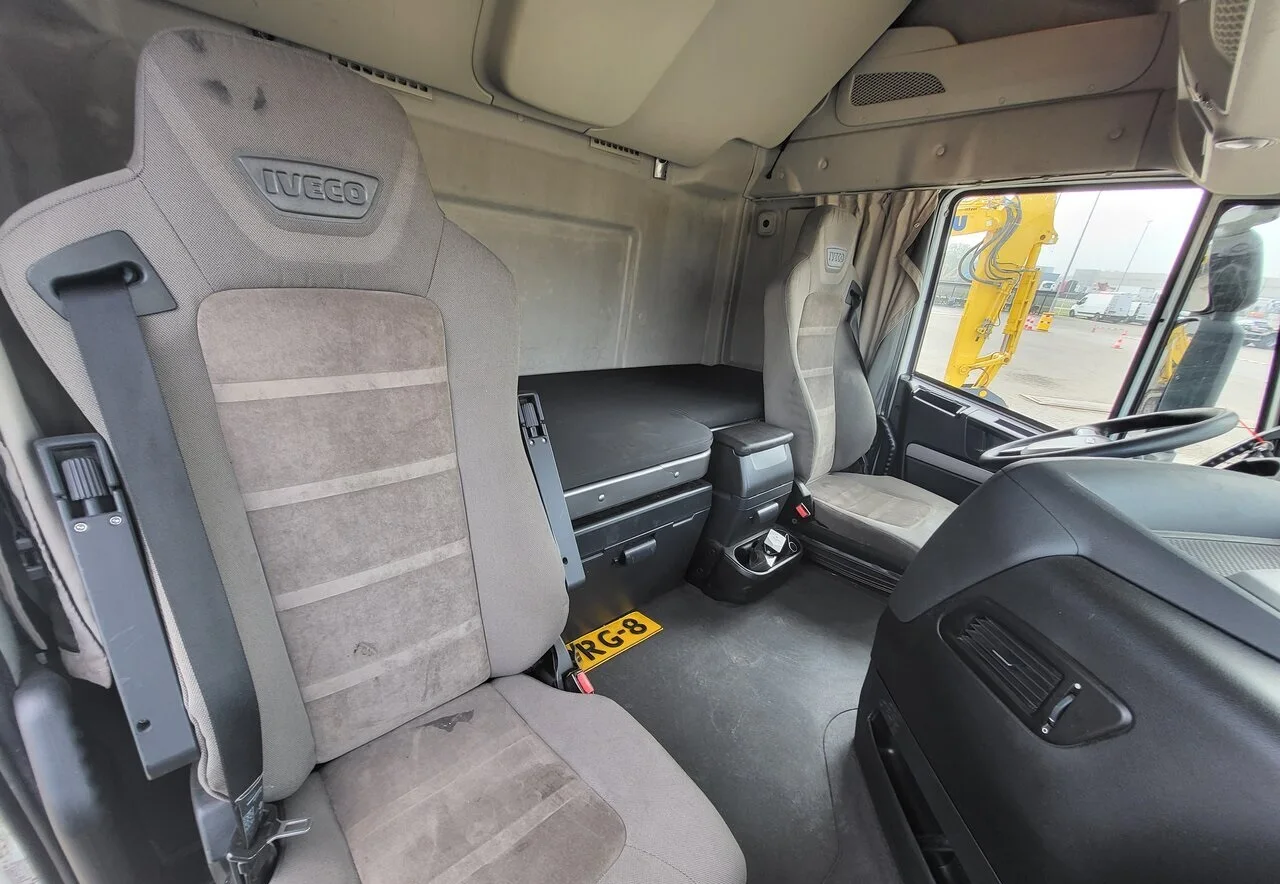 2015 Iveco Stralis 460 E6 4x2 Автоматическая головка дизельного грузовика Euro 3/Euro 2 стандарт выбросов 6x4 привод ЗАДНЕЕ ЛЕВОЕ КОЛЕСО для продажи