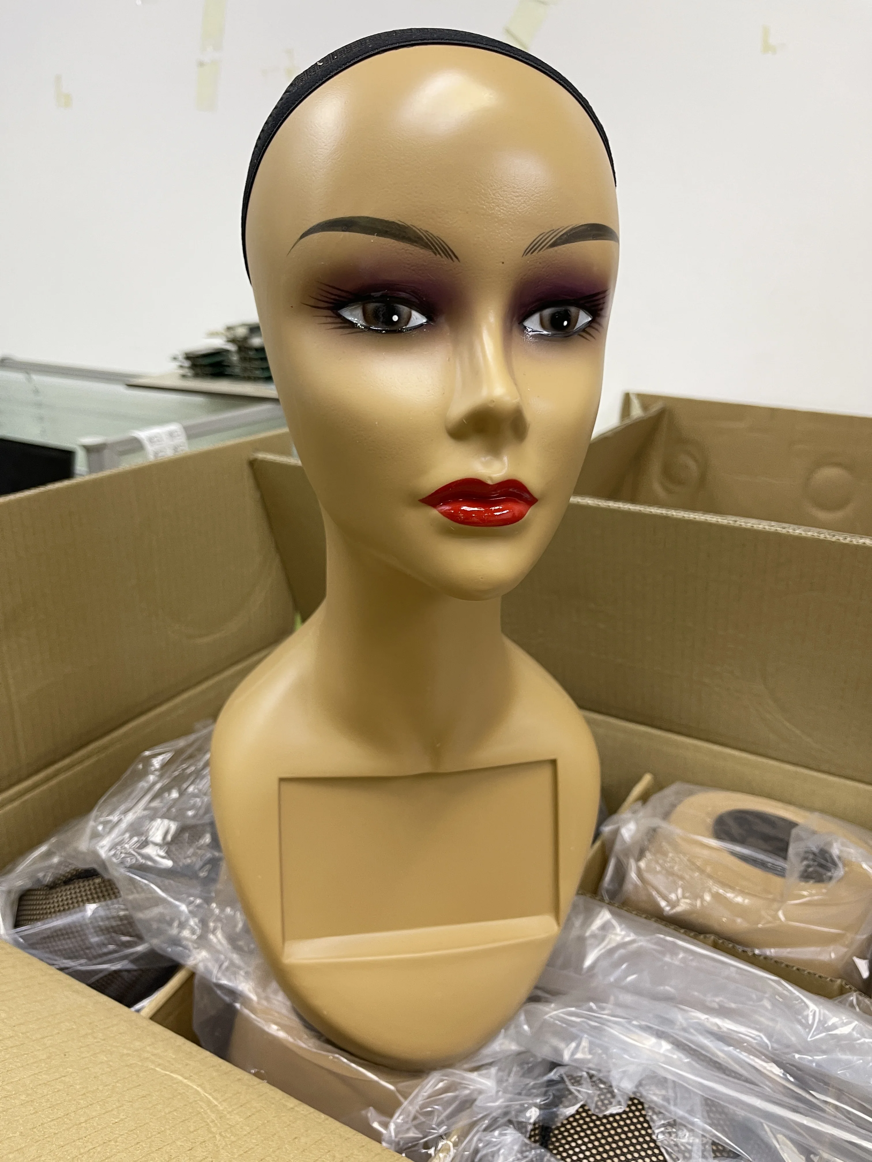Hot Sale Cosmetology Manikin Head Female Dolls Makeup Practice Training Head Bald Mannequin Head Without Hair