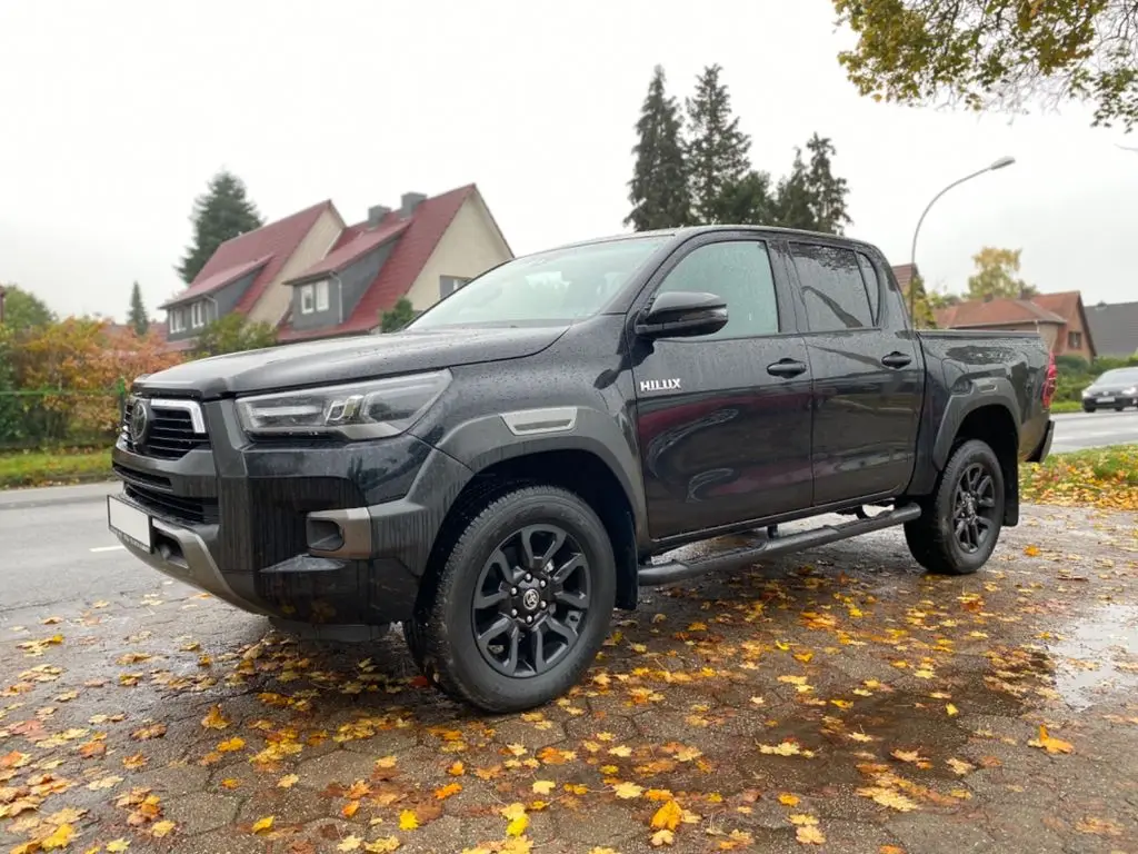 TO YOTA HI LUX DOUBLE CABIN INVINCIBLE 2023 USED