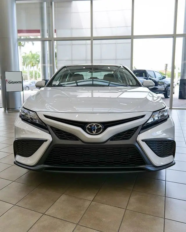 2020 2021 2022 2023 2024 Toyota Camry SE для продаж в разных цветах.