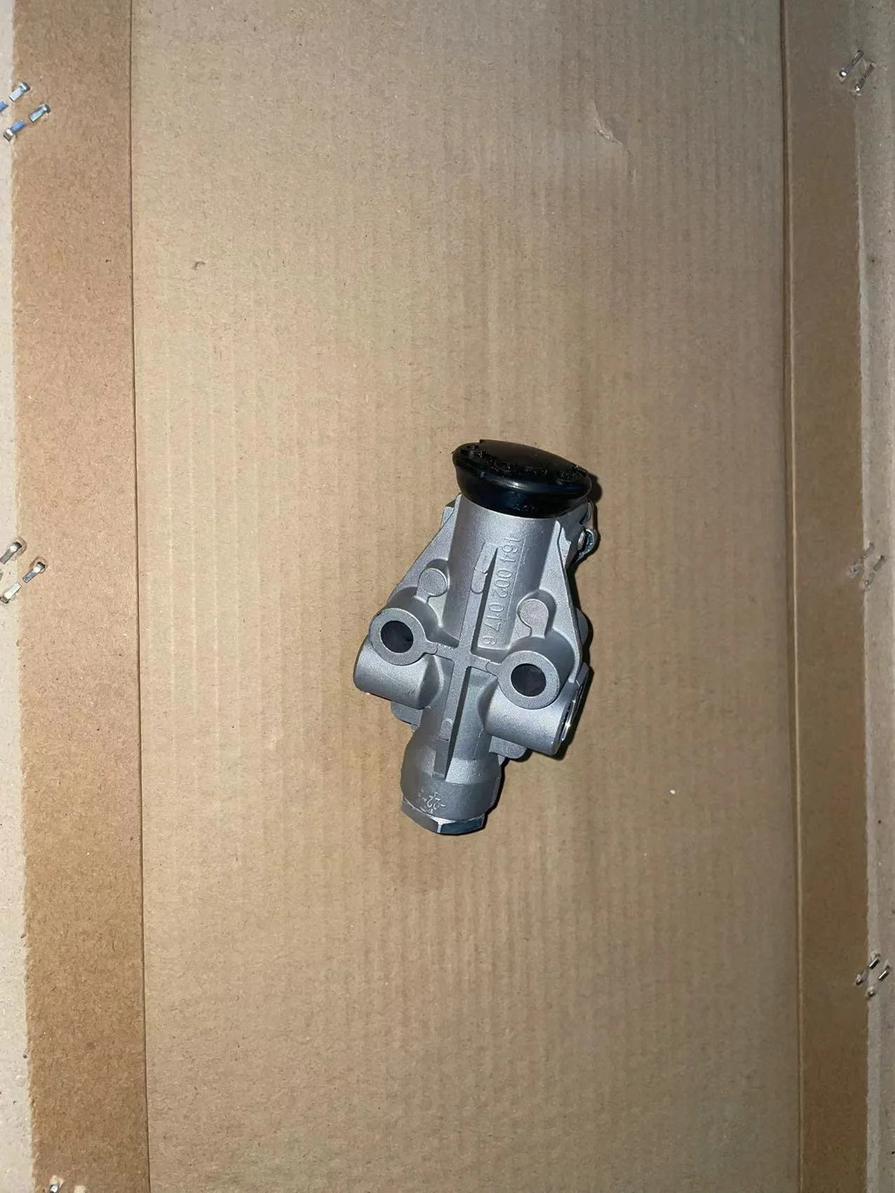 Original wabco 4640023300 4640023330 4640023340 Leveling Valve KAMAZ 5490 54901 6580 V-OLVO S-CANIA DAF European truck Parts