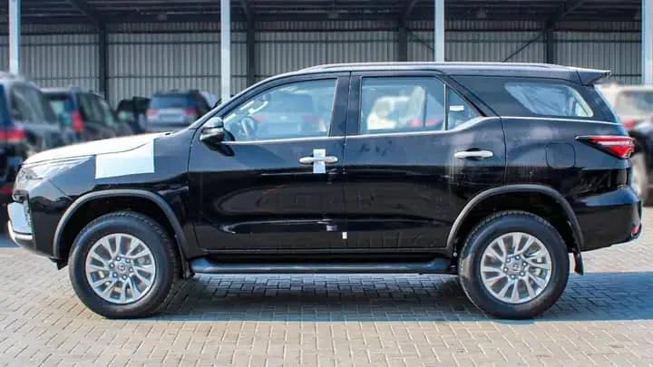 Самая дешевая цена подержанных и новых автомобилей Toyota Fortuner Premium AWD SUV для продажи