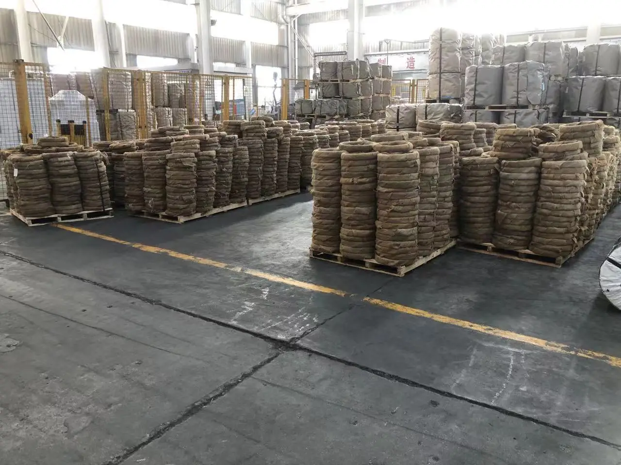 High Quality Professional Blue oil steel strapping band steel packing strip Q195 for China Factory