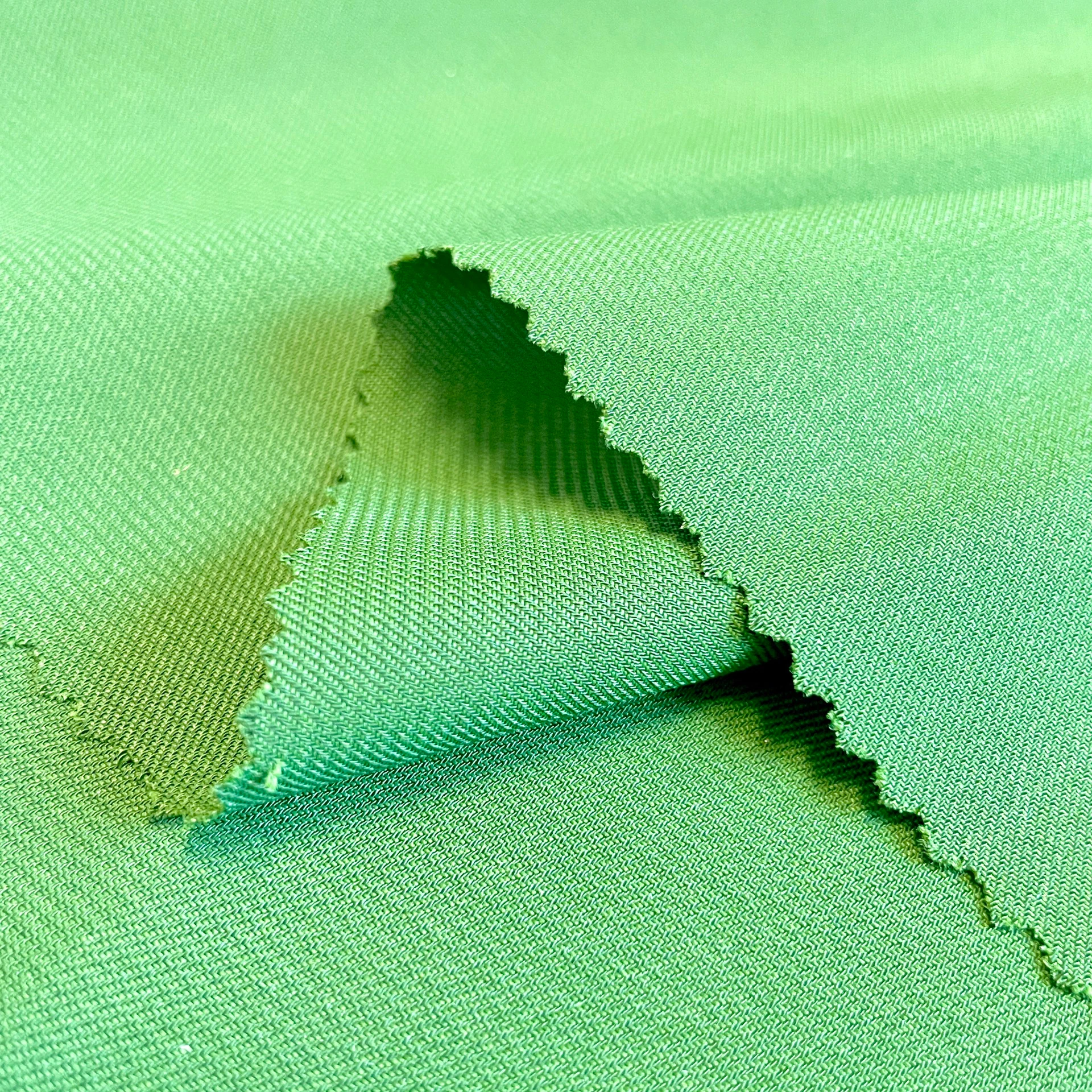 Cheap Price Loq MOQ Polyester Plain Dyed Fabric Wholesale Garment From Vietnam Fabric Textile Raw Material High Quality M776D