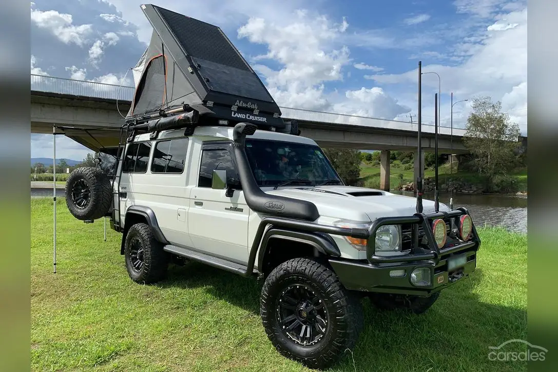Toyota Land Cruiser (J79 (ориентированный на комфорт) автомобили для продажи все модели и год доступны экспорт