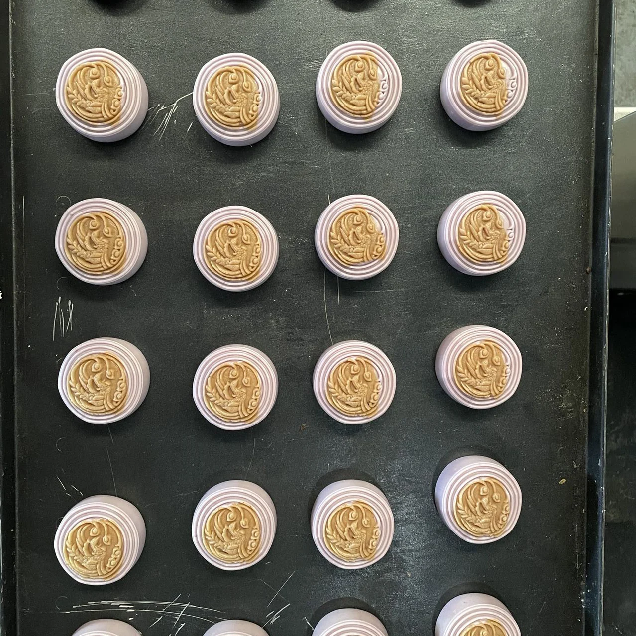 Automatic labor saving high capacity encrusting machine maamoul making machine