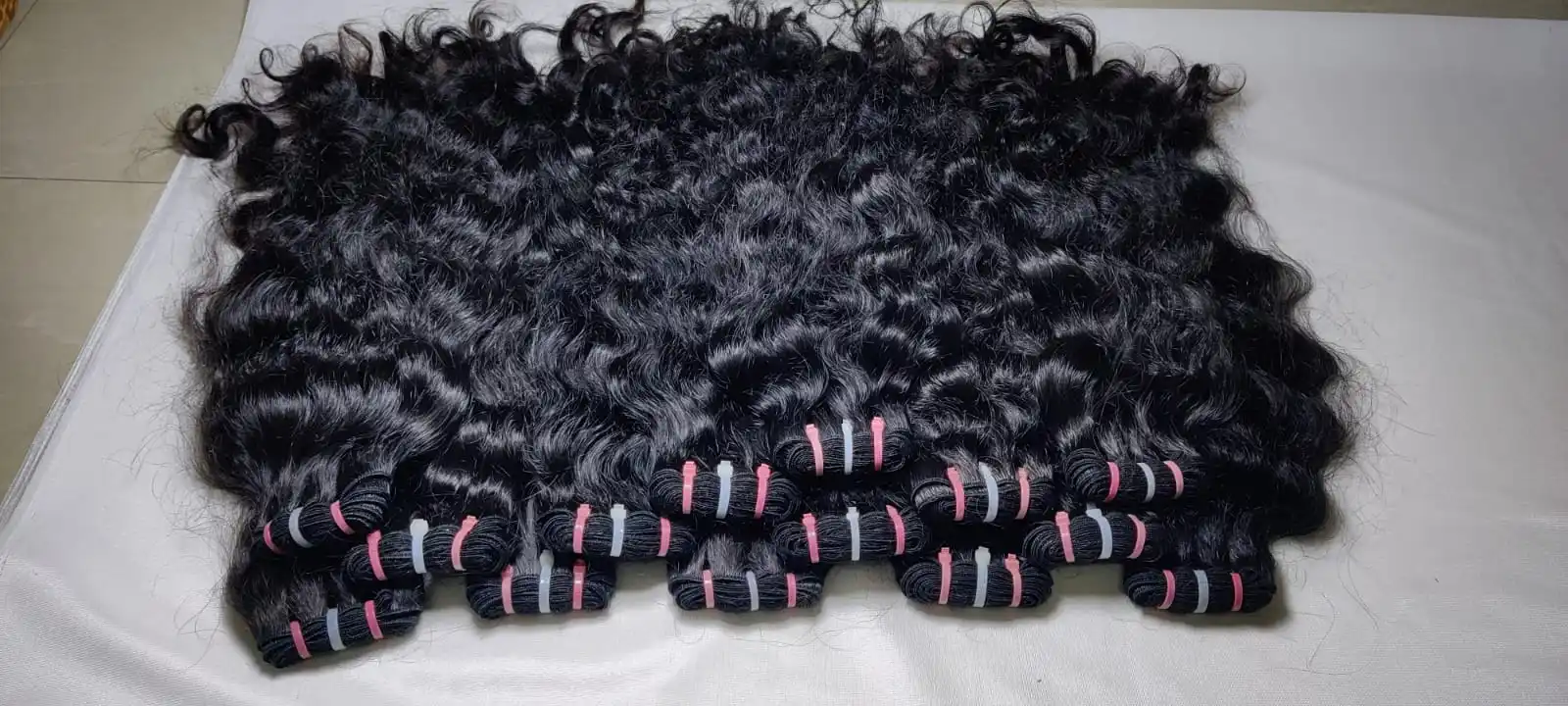 Лучшие предложения 100% натуральные волосы Remy Machine для наращивания индийские Джерри экспортер низкие цены человеческие пучки волн стиль