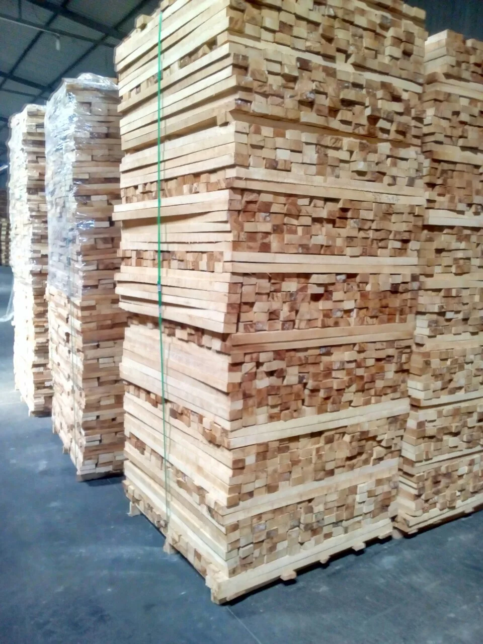 Best Selling Rubber Wood Sawn Timber - 100% Natural Wood Collected For Construction And More
