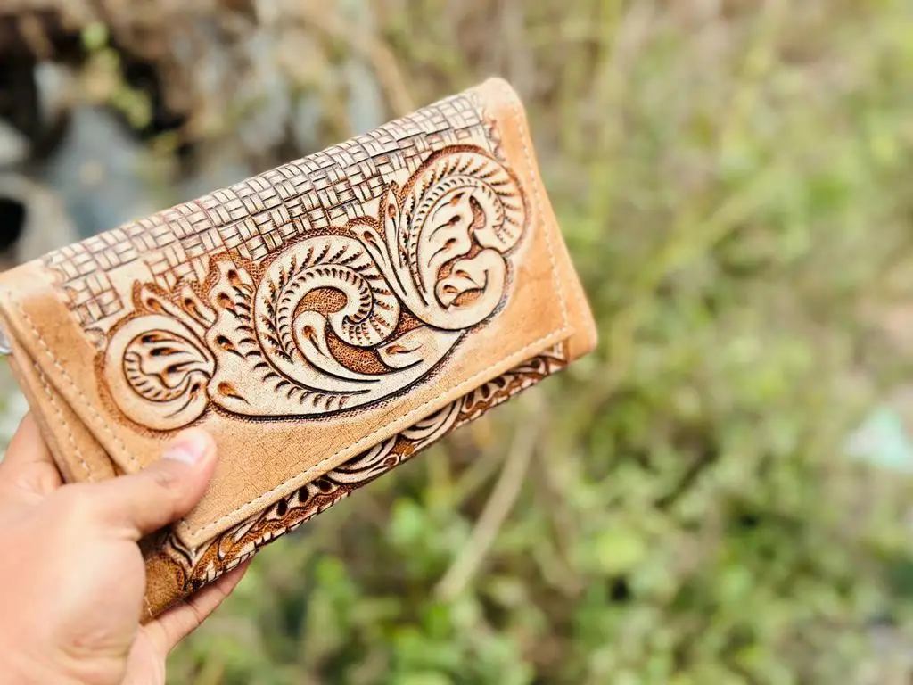 Handcrafted tooling Carving Embroidery Ladies Women Full Grain Leather Clutch Wallet Mobile Card Holder Vintage Wholesale Export