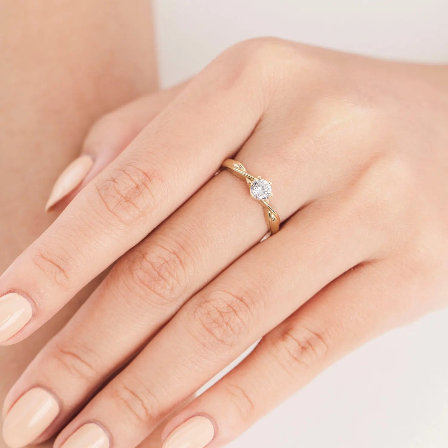 Wholesale price high quality customized 10k 14k 18k gold engagement rings for women Vietnam Manufacturer NDINO04