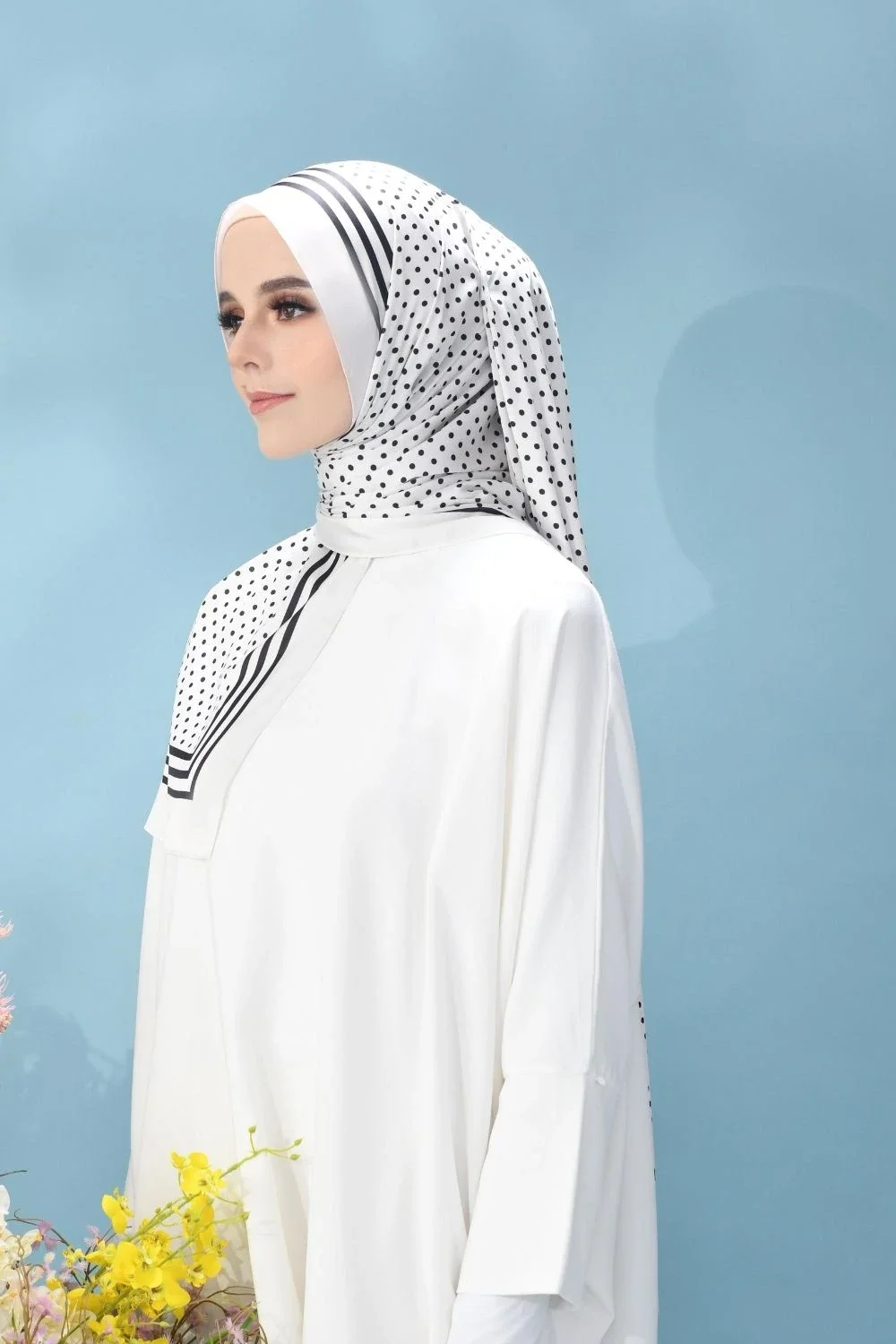 Customized Fabric New White Black Combination Polka Dot Printed Women Premium Silk Scarf Hijab