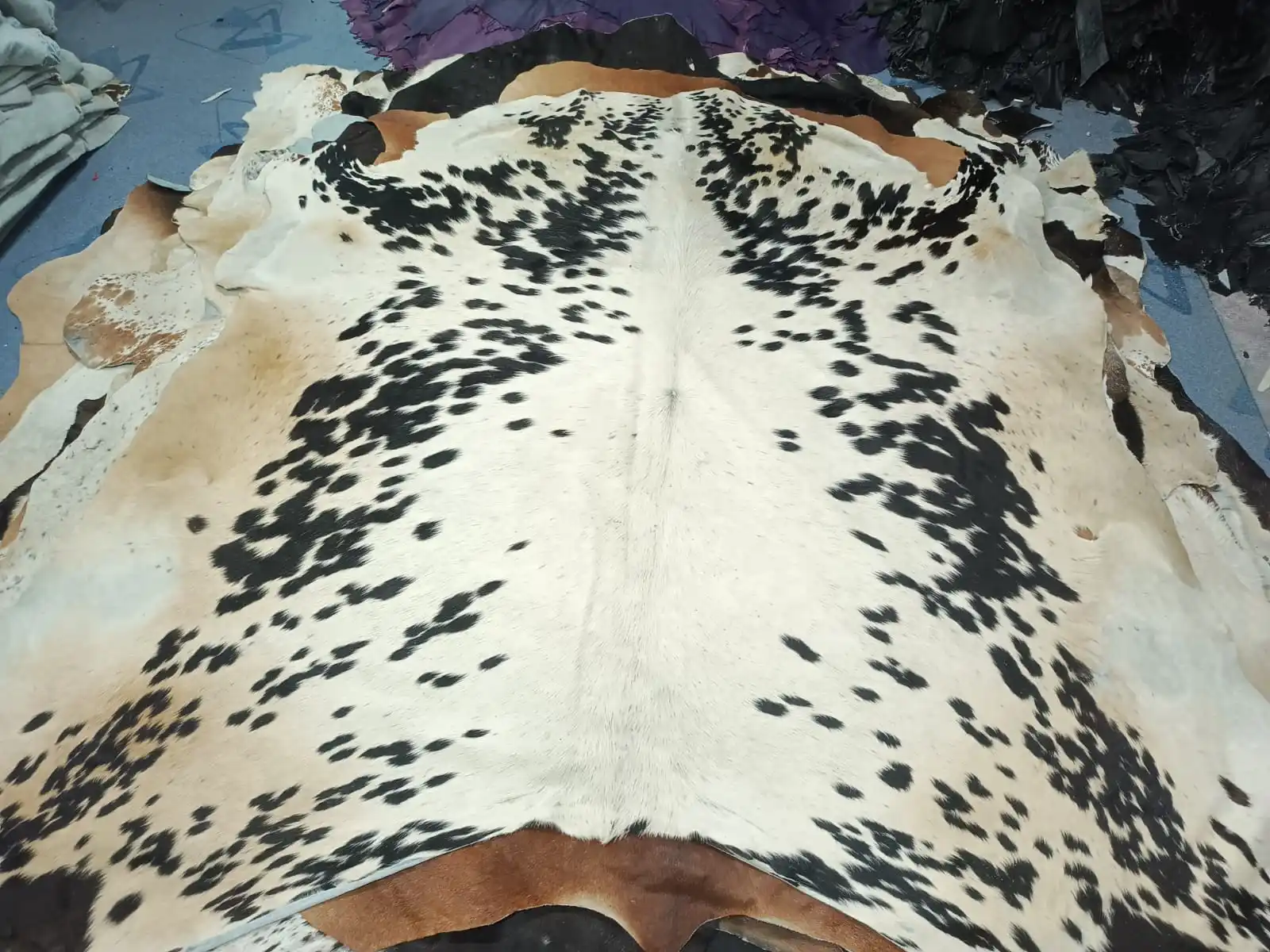 Wholesale 100% Genuine Cow Hair Leather Custom Design Solid Color for Shoes Belts Sofa Furniture & Accessories