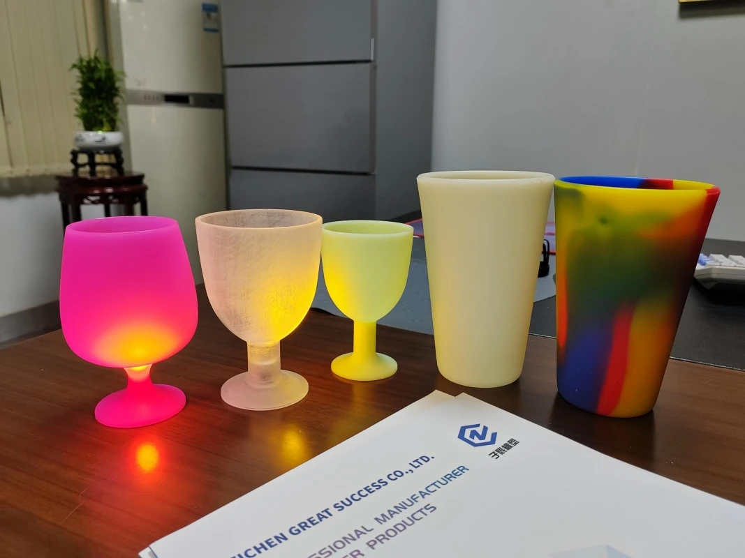 Wholesale LED Luminous Unbreakable Outdoor Rubber Wine Cups Silicone Wine Glasses Cup
