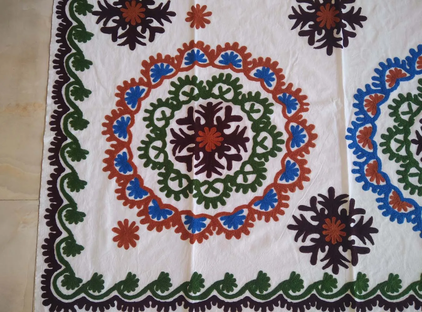 Multi-Colour Linen Fabric Suzani Bedspread Handmade Indian Bedsheet Bohemian Style Christmas Decor Table Throw Blanket Bedcover