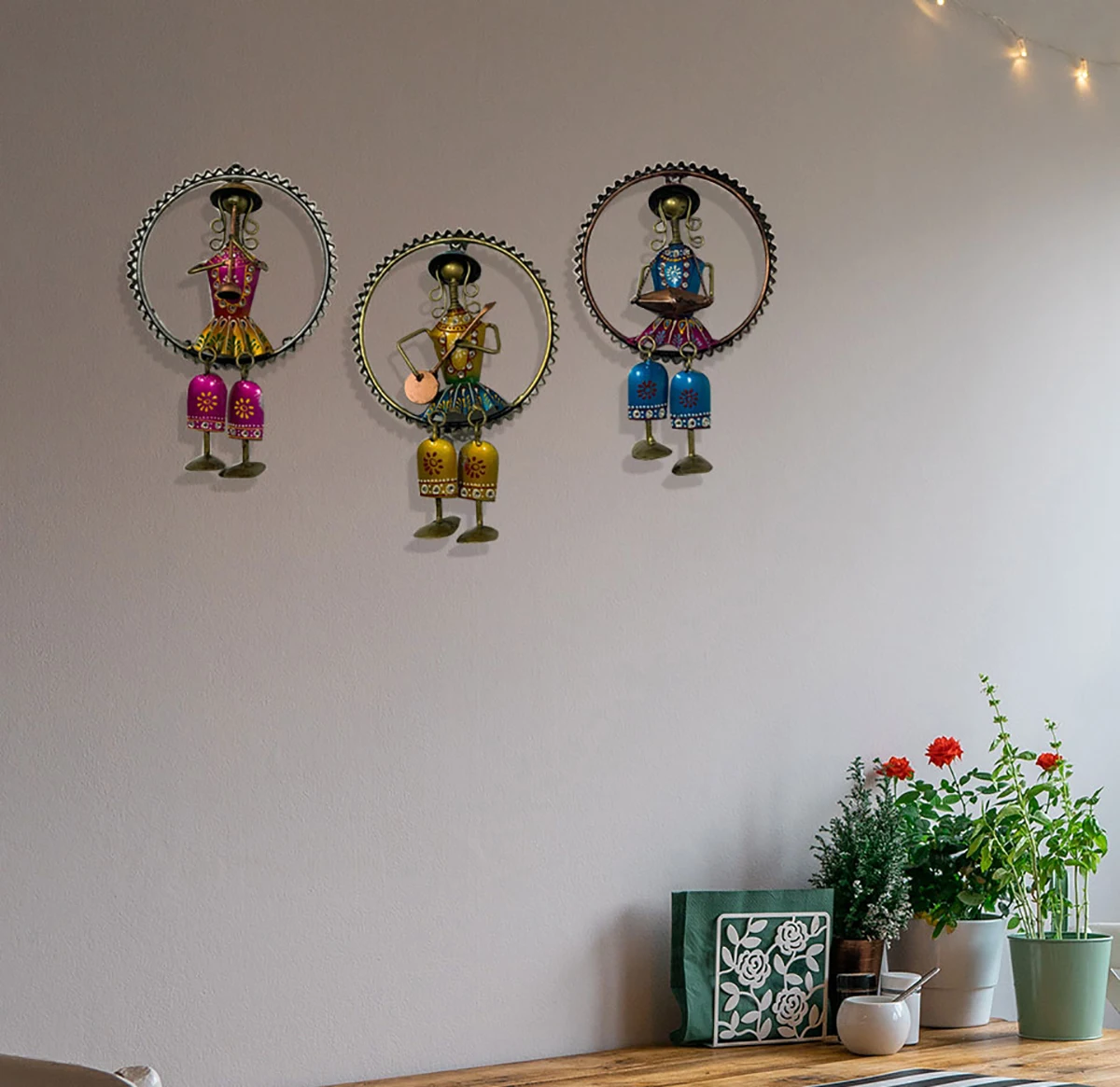 Indian Handicraft Iron Multi Colored Musician Showpieces Wall Hanging Modern Home Decor Unique Table Decor Decorative Showpieces