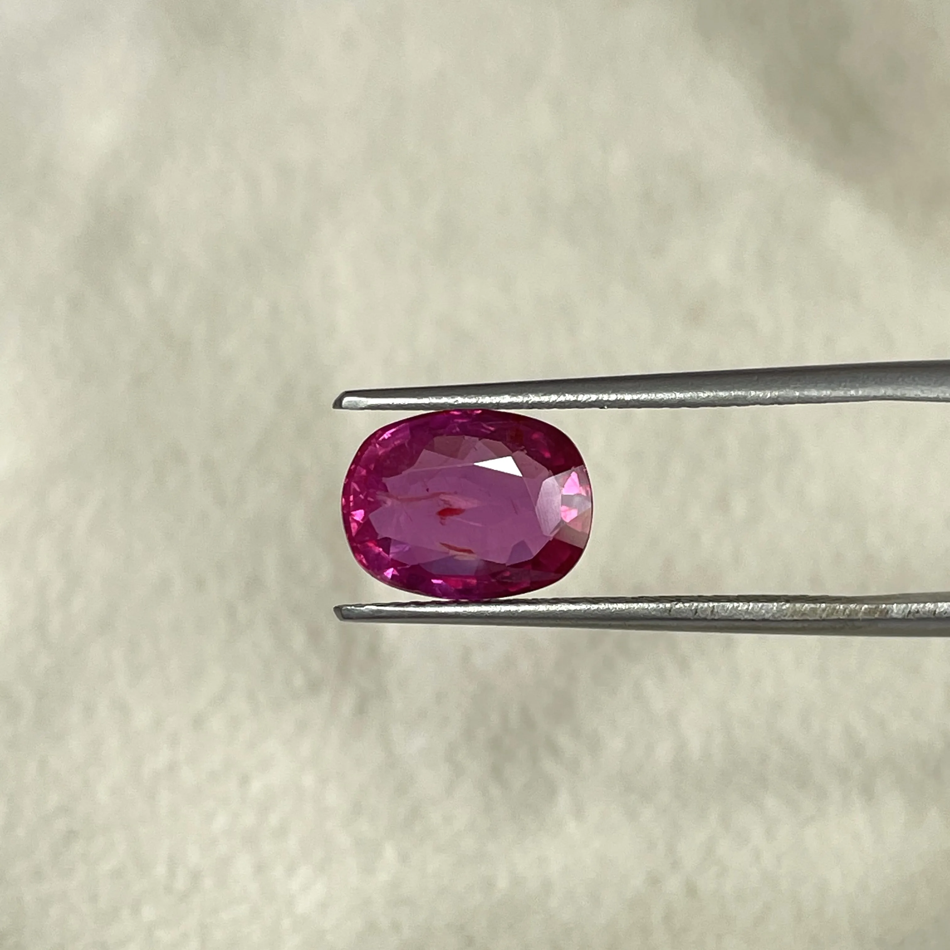 Высшее качество незагретый необработанный натуральный рубин Мозамбикский драгоценный камень 3 карата для изготовления колец и ювелирных изделий